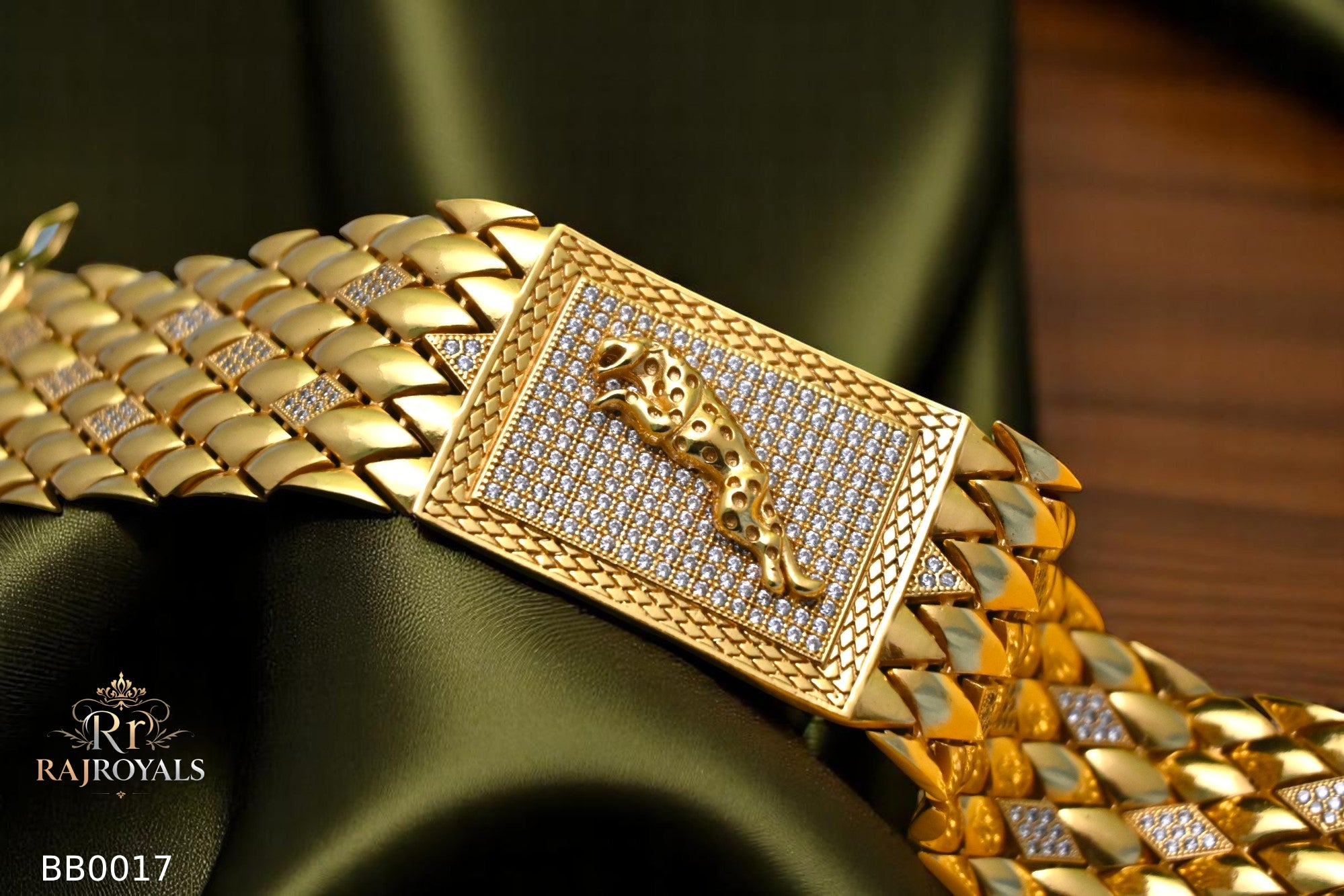 Exclusive  jaguar logo with cz Men’s Fashion Bracelet BB0017