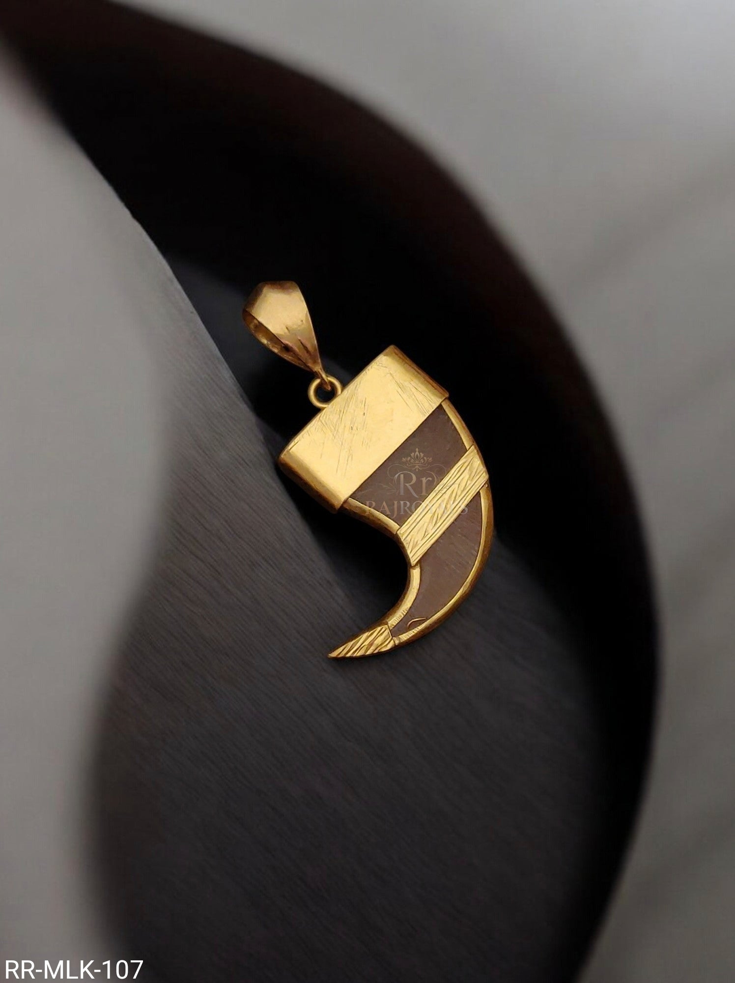 HighGold Pleted Artificial Nail Pendant RR.MLK.107